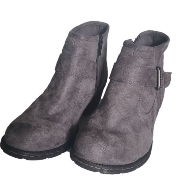 b.o.c. Shoes - BOC Boots 2 Inch Heel Gray Fabric With Silver Accent Buckle Size 7 EUC Side Zip